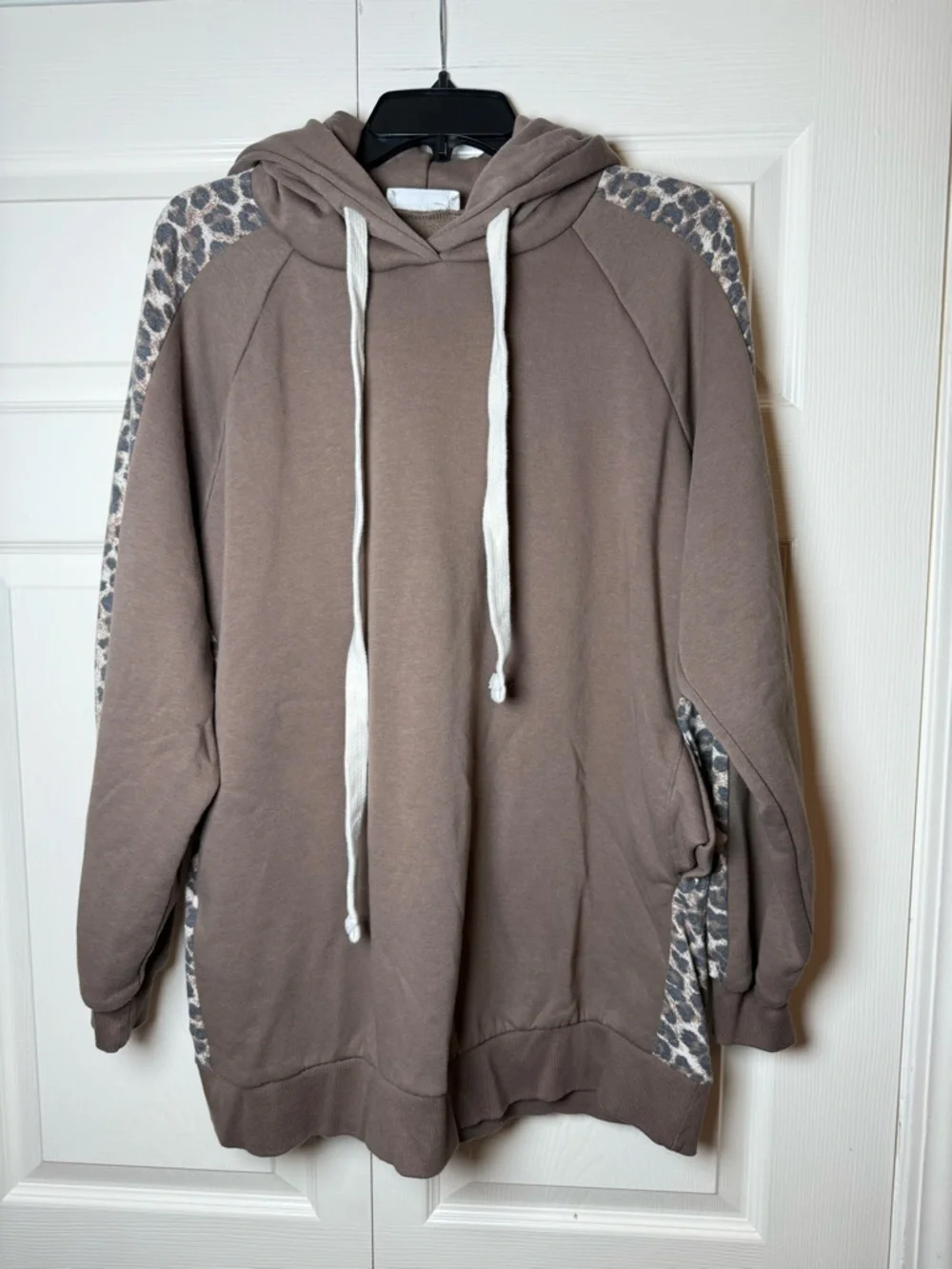 Zenana Outfitters contrast leopard print longline hoodie sweatshirt - Picture 2 of 6